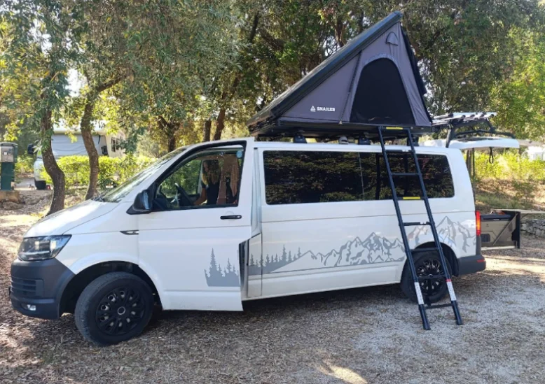 Snailer Alduo Dachzelt auf Volkswagen Transporter - Kundenfoto aus der Slowakei